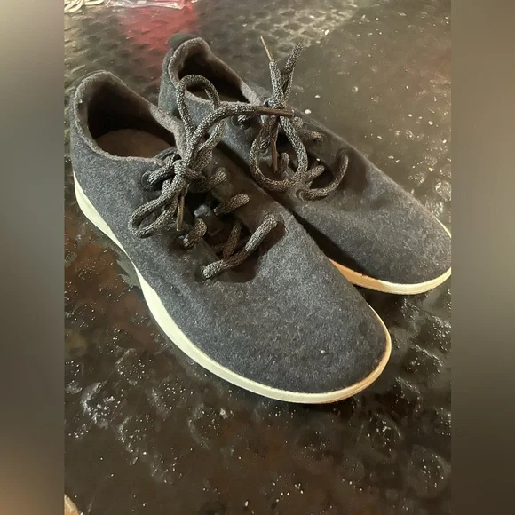 Allbirds Women’s Wool Runner Size 8, True Black with Cream Sole - Picture 4 of 5